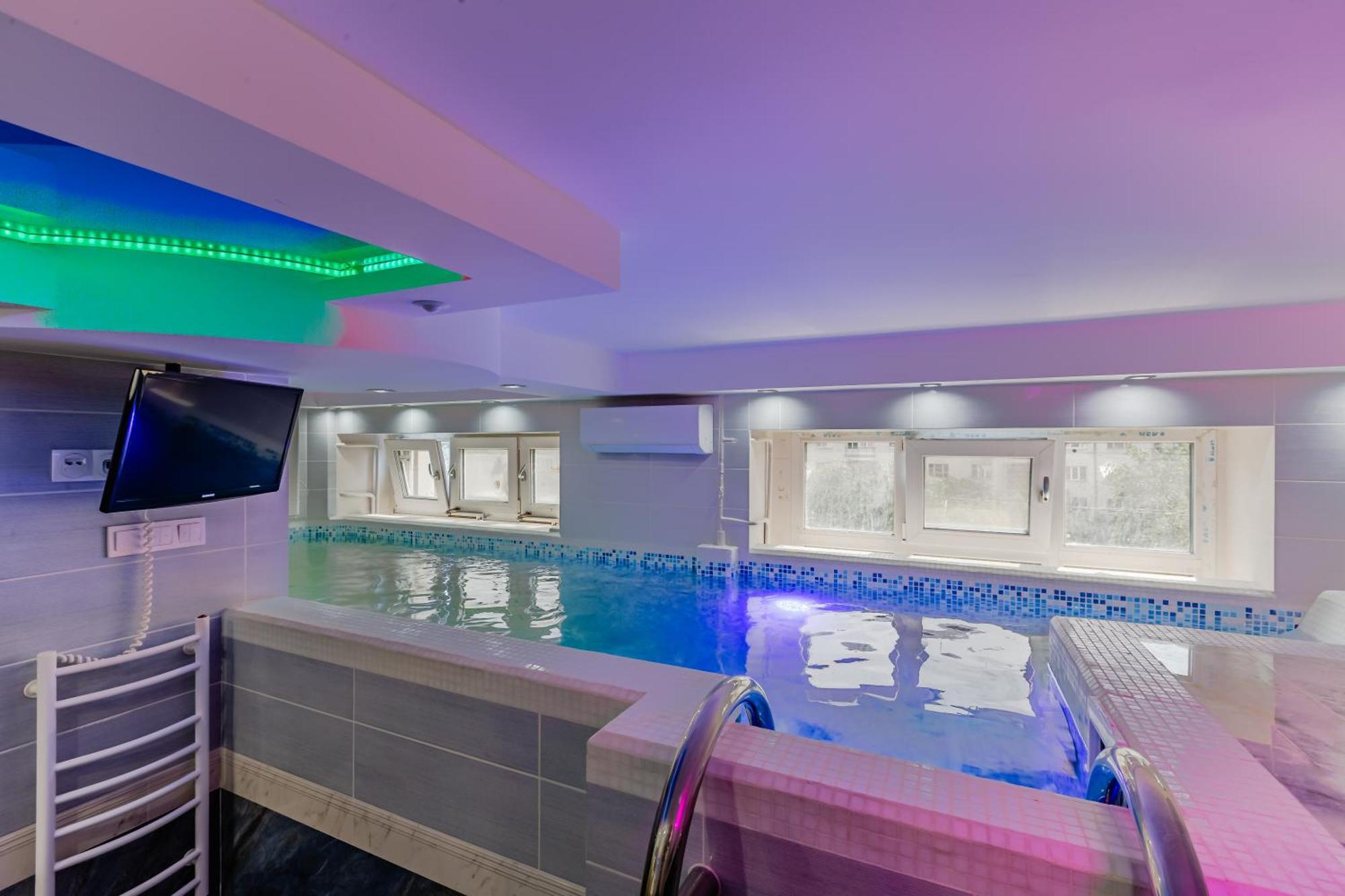 Luxury Apartment With Pool And Hammam Kiev Dış mekan fotoğraf